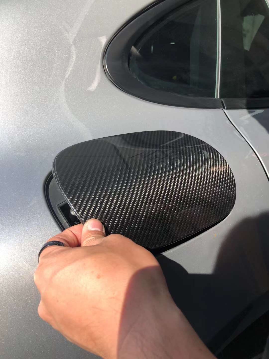 For Porsche Panamera 971 Carbon Fiber Fuel Tank Cap, Paramela Dry Carbon Fiber Fuel Tank Cap Sticker